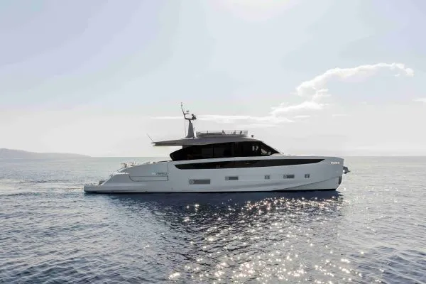 Azimut Seadeck 7_Hybrid Project_1